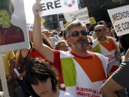 Trabajadores de Telemadrid, RTVE y Efe se manifiestan contra los recortes. 