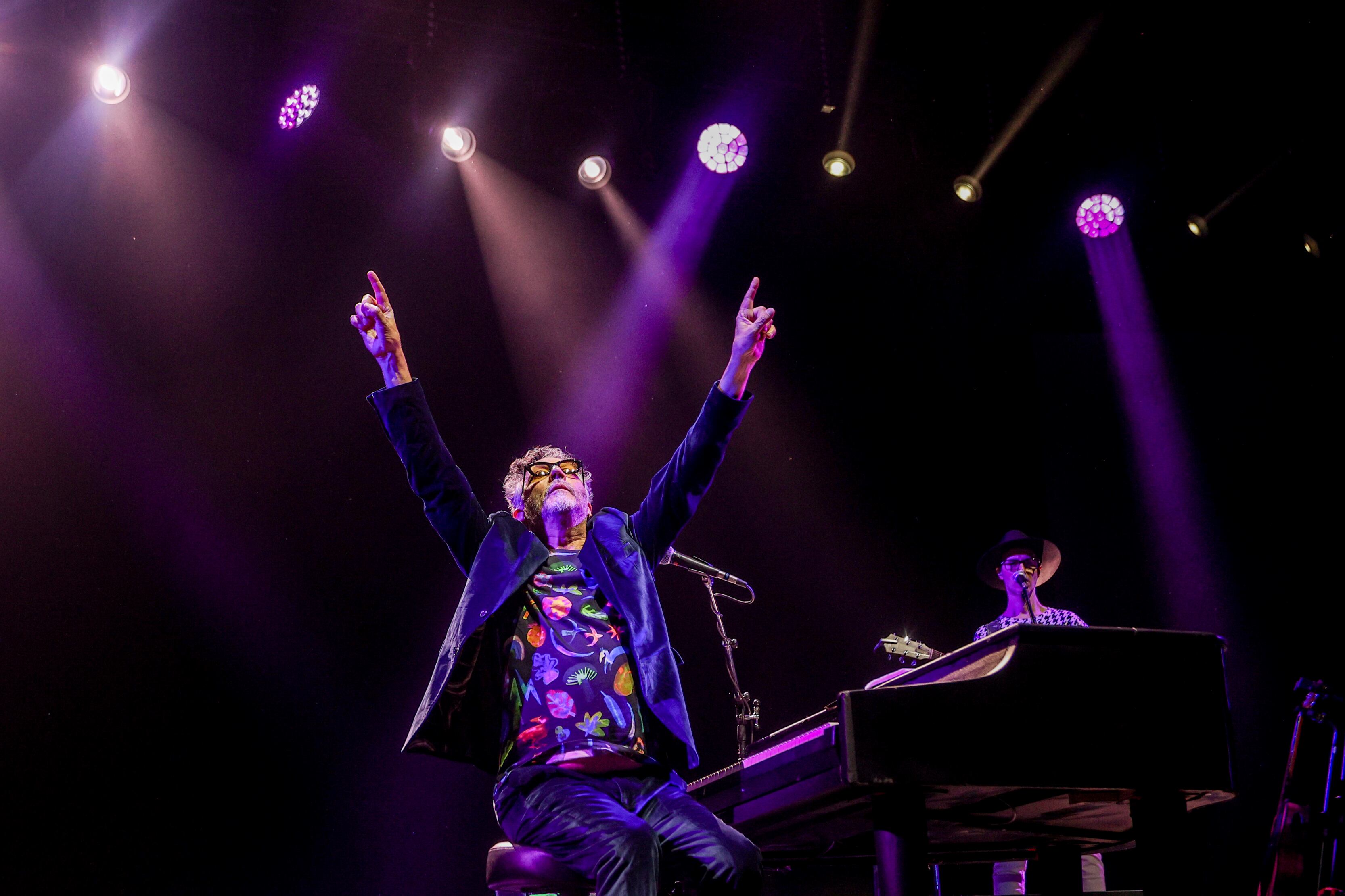 Fito Páez durante una actuación en las Noches del Botánico, en el Real Jardín Botánico en julio de 2023, en Madrid.