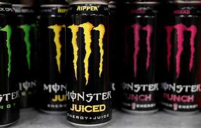 Latas de la bebida energética Monster Energy Drink