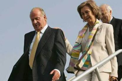 Los Reyes de España, a su llegada ayer al aeropuerto John Fitzgerald Kennedy de en Nueva York.