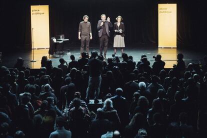 Desde la izquierda, Thomas Porcher, Raphael Glucksmann y Claire Nouvian, en la presentación de Place Publique en París.