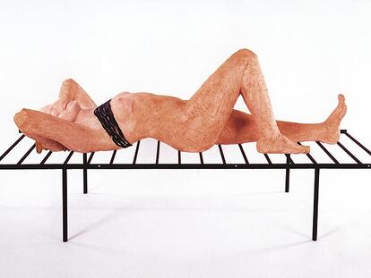 <i>Barbara's Barbecue</i> (2006), escultura en madera y hierro de Francisco Leiro.