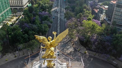 Una vista aérea del Paseo de la Reforma en Ciudad de México, vacío por el coronavirus.