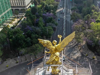 Una vista aérea del Paseo de la Reforma en Ciudad de México, vacío por el coronavirus.