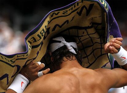 Rafa Nadal, en un descanso durante la semifinal de Wimbledon contra el británico Andy Murray.