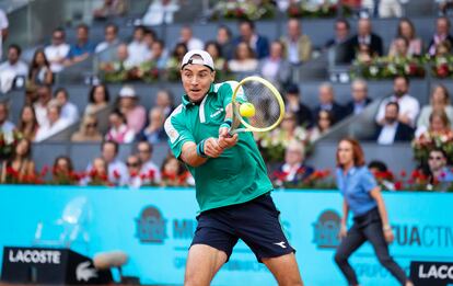 Struff golpea a la pelota durante la final de esta tarde.
