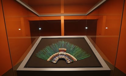 El penacho de Moctezuma, expuesto en el Museo Etnográfico de Viena, en una imagen de archivo.