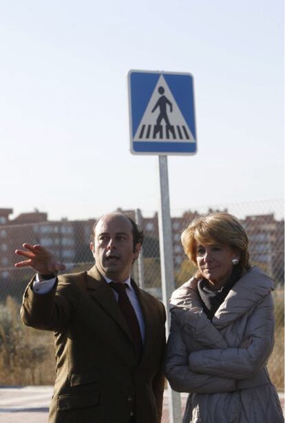 Pedro Rollán y Esperanza Aguirre, durante la inauguración del nuevo polígono industrial de Torrejón.