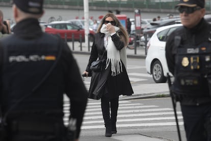 Claudia M., la mujer vinculada a Ábalos, a su llegada a los juzgados de Gijón para testificar este miércoles.