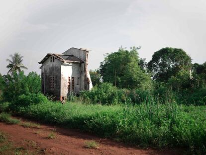 Casa en ruinas en Bangassou, República Centroafricana. 