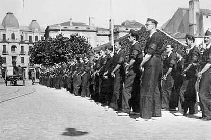 Una escuadra de falangistas en Vigo en el verano de 1936.