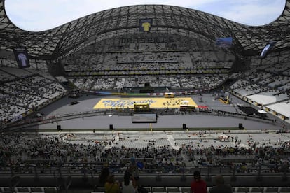 El Estadio Velódromo de Marsella, invadido por el Tour.
