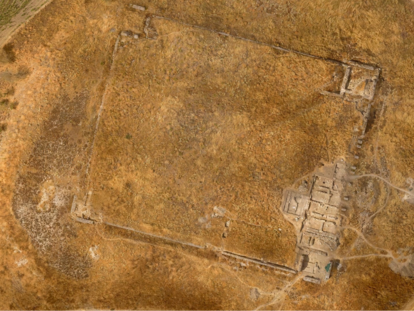 Vista aérea de la planta del edificio romano del yacimiento de cerro de La Muela.