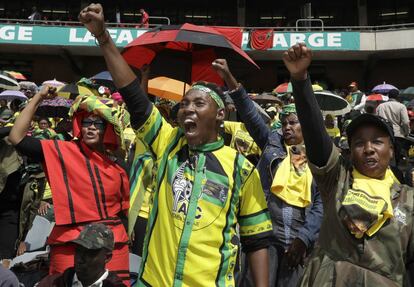 Winnie Mandela, apodada como 'Madre de la nación' ha desencadenado un amplio examen de conciencia sobre el legado de una de las combatientes más importantes del país contra el anterior régimen de discriminación racial.