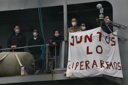 Llegada del buque Galicia a Ceuta para ampliar la capacidad de respuesta hospitalaria del Instituto Nacional de Gestión Sanitaria (Ingesa) a la crisis del coronavirus. El barco cuenta con ocho camas UCI, dos quirófanos, dos ambulancias y un helicóptero medicalizado.