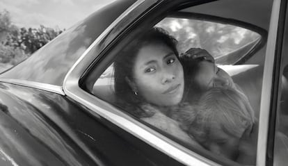 Yalitza Aparicio interpreta a Cleo en ‘Roma’, una cinta de Alfonso Cuarón sobre cómo estaba el servicio en el DF de su infancia.