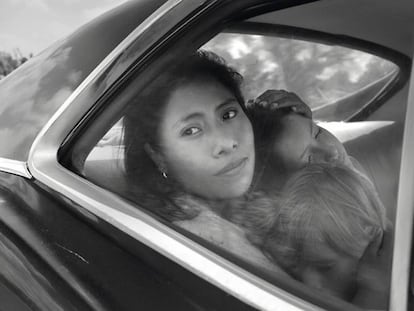 Yalitza Aparicio interpreta a Cleo en ‘Roma’, una cinta de Alfonso Cuarón sobre cómo estaba el servicio en el DF de su infancia.