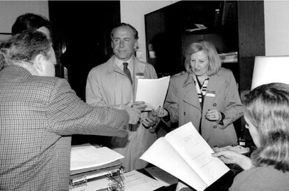 Ruiz Mateos presenta en el Congreso una solicitud de su agrupación de electores para que España salga de la UE, el 28 de febrero de 1994.