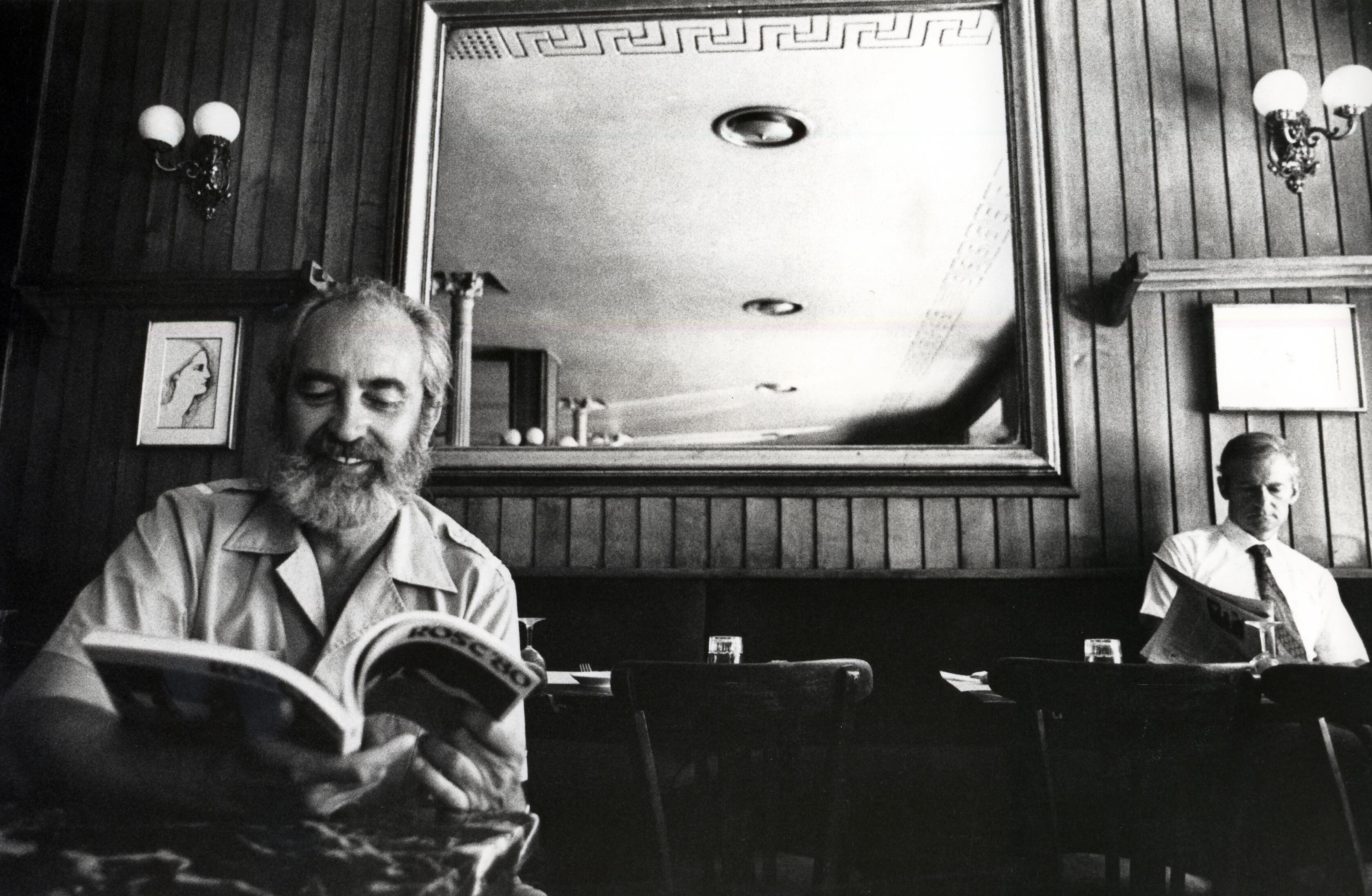 Cien años de Ángel González, poeta y “santo por lo civil”
