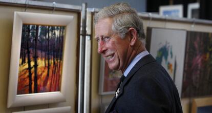 El príncipe Carlos durante su visita una exposición en la ciudad escocesa de Thurso, Escocia.