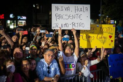 Petro recordó que había estado en una ocasión anterior en Queens, cuando era un joven congresista. Entonces visitó un apartamento de latinoamericanos empleados sin contrato en las fábricas de la zona. 