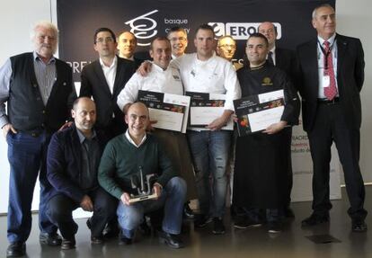 Cocineros y patrocinadores, tras la entrega de premios en San Sebastián.