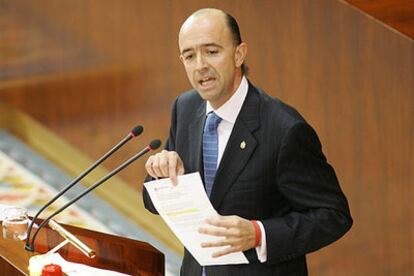 El consejero de Sanidad, Manuel Lamela, en su comparecencia ante la Asamblea sobre el hospital de Leganés.