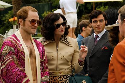 Taron Egerton como Elton John y Bryce Dallas Howard interpretando a su madre, Sheila Eileen.