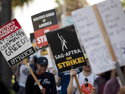 Escritores y actores protestan en uno de los piquetes afuera de la sede de Netflix en Los Ángeles el pasado 26 de agosto.