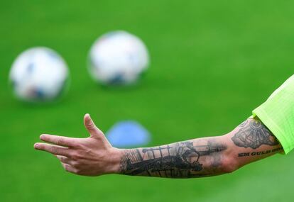 El brazo de John Guidetti.