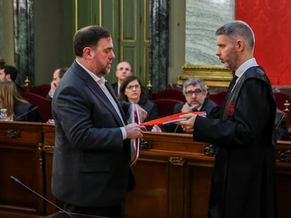 Oriol Junqueras y su abogado, Andreu Van den Eynde, el pasado martes en el Supremo.