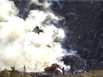 El derrumbe del vertedero de Zaldibar ha llenado el aire de dioxinas por la quema de plásticos