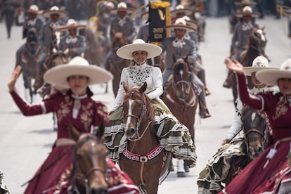 La Federación Mexicana de Charrería durante su participación  en el desfile militar.