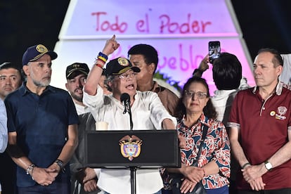 Gustavo Petro durante una concentración en apoyo a la consulta popular, en Barranquilla, este martes.