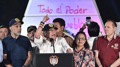 Gustavo Petro durante una concentración en apoyo a la consulta popular, en Barranquilla, este martes.