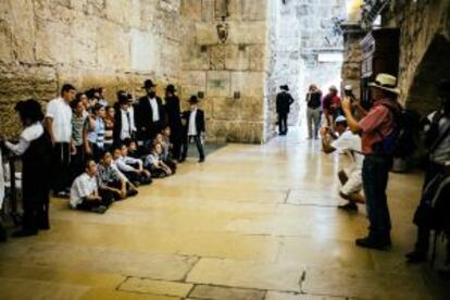 Foto de grupo junto al Muro de las Lamentaciones, en Jerusalén.