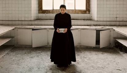 The kitchen V (2009), fotografía de Marina Abramovic.