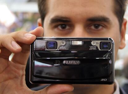 Finepix Real 3D, la primera compacta con dos objetivos capaz de hacer fotografías en 3D