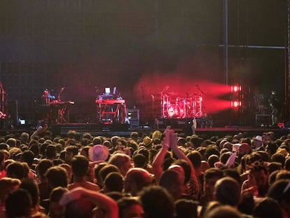 Imagen del escenario vacío tras la cancelación del concierto de Massive Attack.