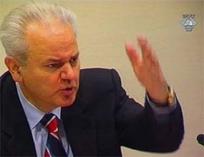 Milosevic, en un instante de su alocución en el tribunal de la Haya.