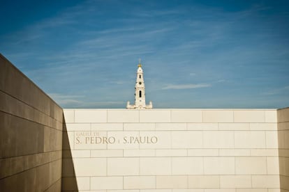 La torre del santuario de Fátima, en Portugal.