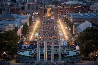 Miles de personas se reúnen en Plaza España durante la última manifestación pro-independentista antes del referéndum del 1-O.