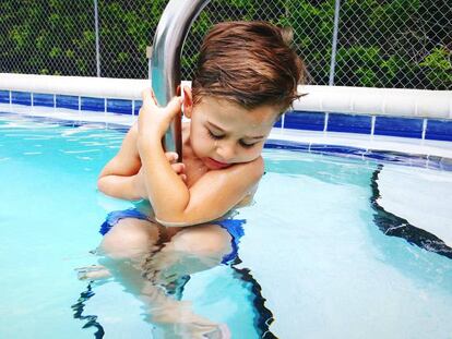 Niños con miedo al agua: cómo guiarles para que disfruten