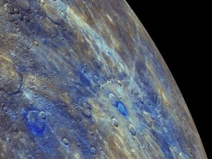 Las zonas de baja reflectancia de Mercurio (en azul) son restos de la corteza original del planeta, seg&uacute;n el estudio