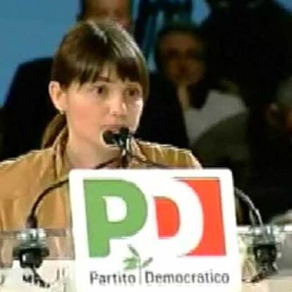 Debora Serracchiani, dirigente italiana de 38 años, dirige su discurso durante la Asamblea Nacional de los Círculos del Partido Democrático