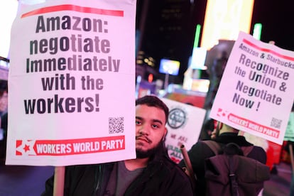 Protesta de trabajadores del almacén de Amazon en Staten Island, el 22 de diciembre en Nueva York.