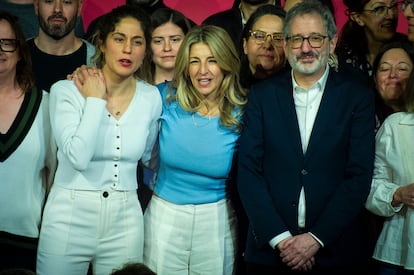 Díaz, rodeada de los nuevos coordinadores, Lara Hernández y Carlos Martín, este domingo en el cierre de la Asamblea.