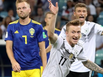 Marco Reus celebra el gol del empate contra Suecia