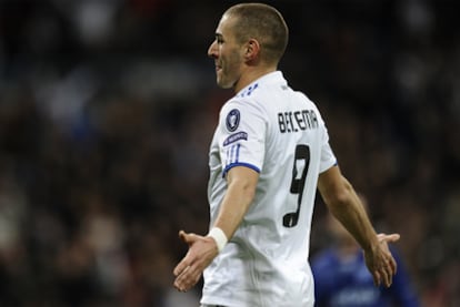 Benzema celebra uno de sus goles