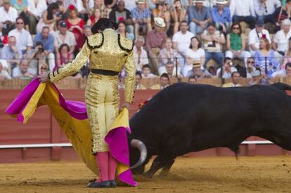 Jiménez Fortes con el sexto toro de la tarde.